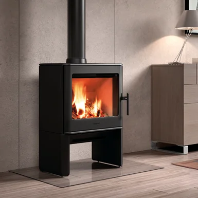 Hergom E40 Hergom E 40 Wood Burner Black Freestanding Stove Glowing Fire Modern Living Room